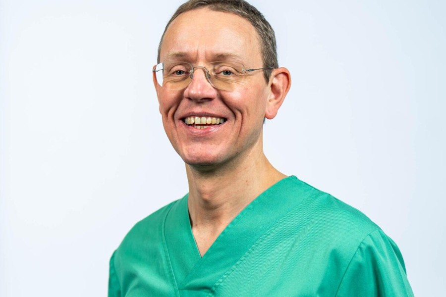 Dr. Geert De Naeyer